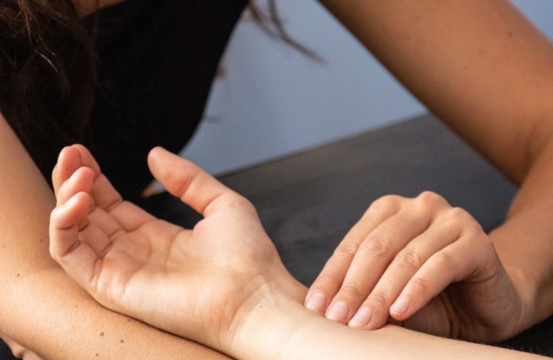 ayurvéda massage soin bilan dosha huile sésame ayurvéda massage soin bilan dosha huile sésame
