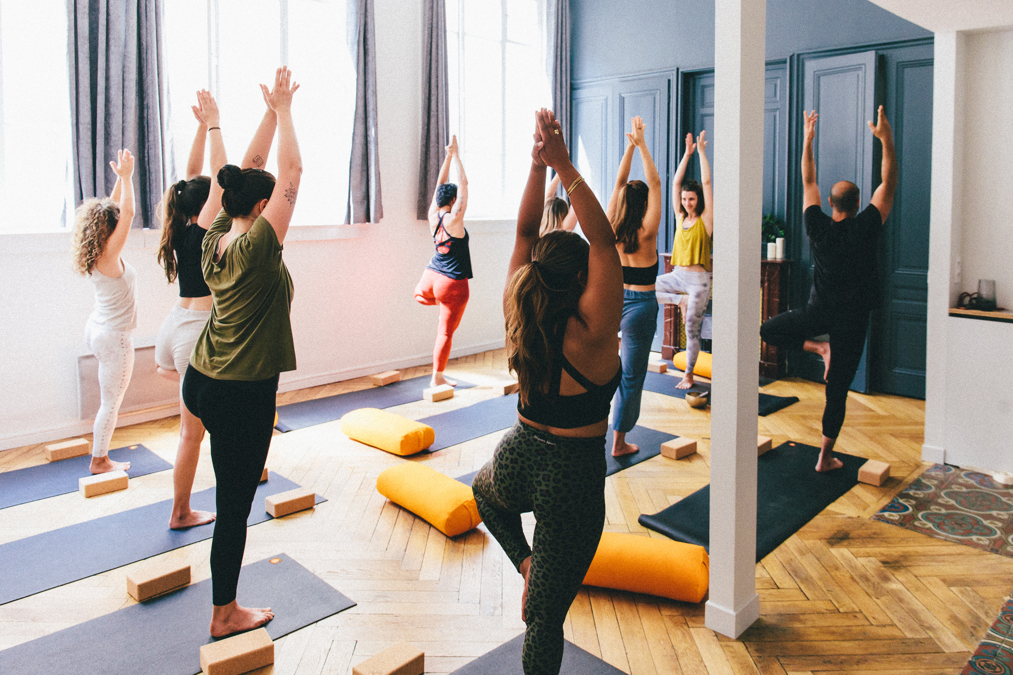 Cours de yoga posture de l'arbre Lyon