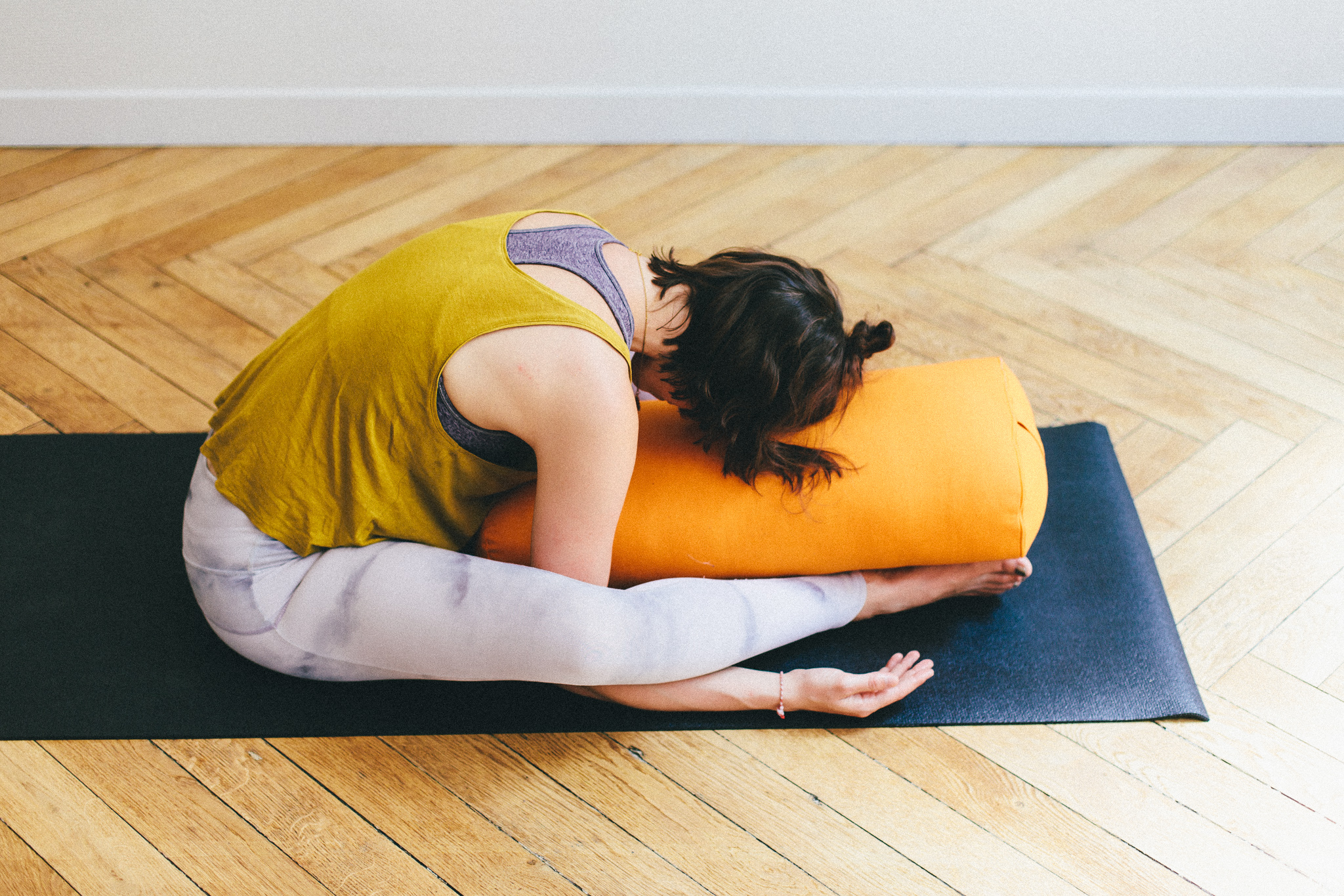 Professeure de yoga posture Yin Yoga Lyon