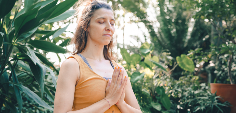 Yoga pendant l’été : l’approche ayurvédique pranayama yoga